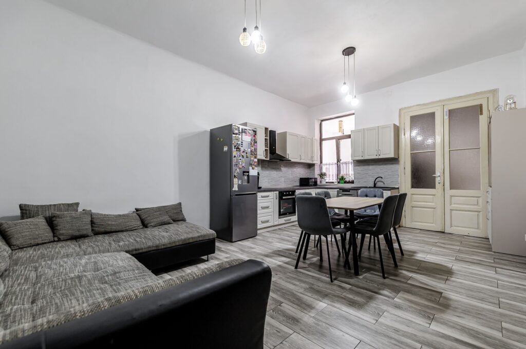De vânzare Apartament 3 camere – Central – mobilat & utilat – COMISION 0% în zona Central 3 camere 2 dormitoare Arad 4