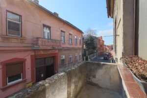 Apartament 3 camere – Central – mobilat & utilat – COMISION 0% De vânzare Apartament 3 camere – Central – mobilat & utilat – COMISION 0% în zona Central 3 camere 2 dormitoare Arad 5