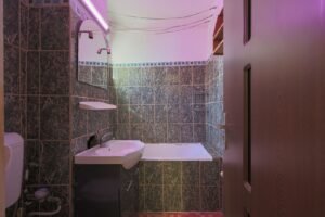 Apartament 3 camere decomandat – Aradul Nou, zona Gării – COMISION 0% De vânzare Apartament 3 camere decomandat – Aradul Nou, zona Gării – COMISION 0% în zona Aradul Nou 3 camere 2 dormitoare Arad 4