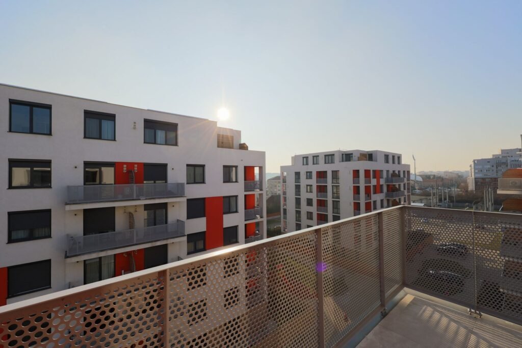 De închiriat De inchiriat apartament nou si modern cu 2 camere in ARED AFI în zona UTA 2 camere 1 dormitor Arad 9