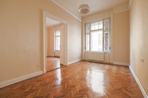 Descoperă eleganța istorică în inima Aradului: apartament de 5 camere De vânzare Descoperă eleganța istorică în inima Aradului: apartament de 5 camere în zona Ultracentral 5 camere 3 dormitoare Arad 3