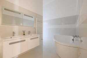 Descoperă eleganța istorică în inima Aradului: apartament de 5 camere De vânzare Descoperă eleganța istorică în inima Aradului: apartament de 5 camere în zona Ultracentral 5 camere 3 dormitoare Arad 4