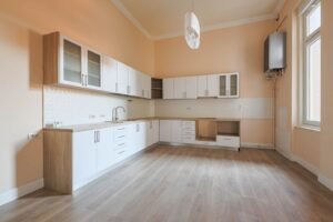 Descoperă eleganța istorică în inima Aradului: apartament de 5 camere De vânzare Descoperă eleganța istorică în inima Aradului: apartament de 5 camere în zona Ultracentral 5 camere 3 dormitoare Arad 5