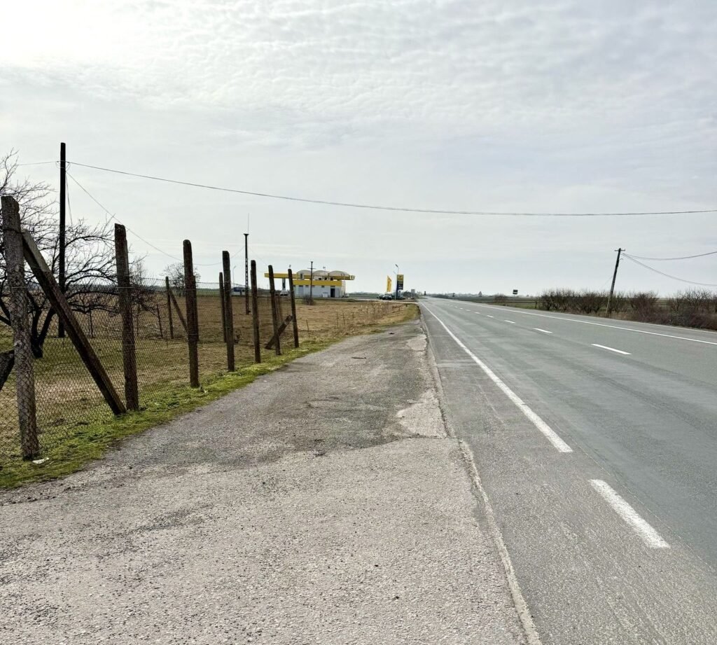 De vânzare Pret redus Teren generos cu grajd nou in Varsand în zona Arad Arad 2