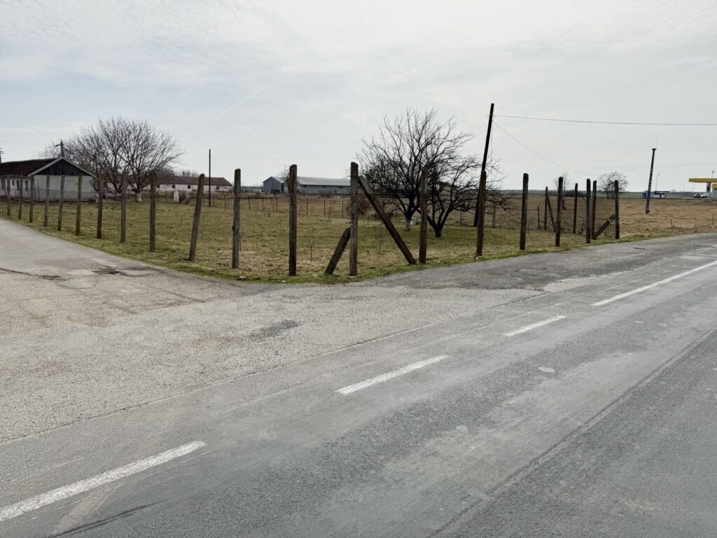 De vânzare Pret redus Teren generos cu grajd nou in Varsand în zona Arad Arad 4