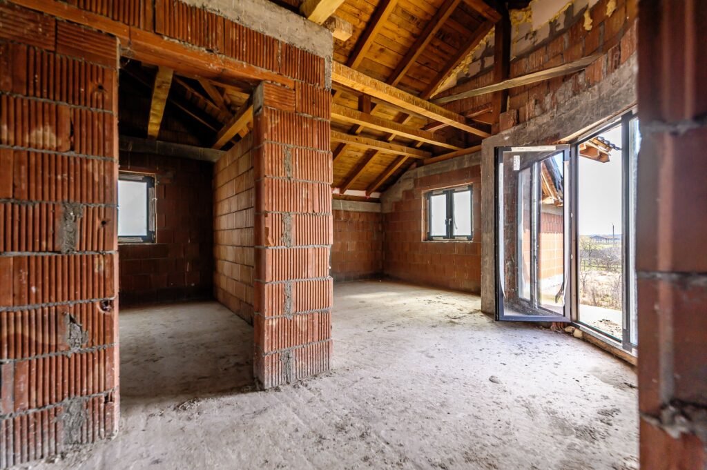 De vânzare REZERVAT! Casă la roșu cu teren de 752 mp, Mandruloc. Arad în zona Arad 5 camere 3 dormitoare Arad 8