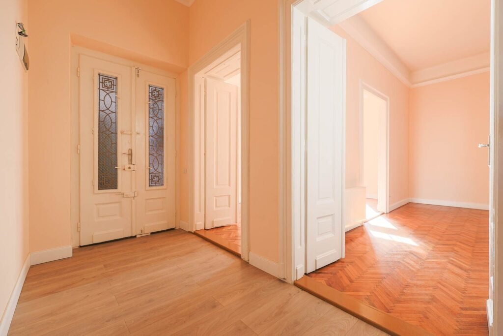 De vânzare VANDUT.  Descoperă eleganța istorică în inima Aradului! în zona Ultracentral 5 camere 3 dormitoare Arad 3