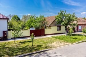 1440 mp de posibilități. Construiește-ți casa într-o zonă liniștită De vânzare 1440 mp de posibilități. Construiește-ți casa într-o zonă liniștită în zona Sannicolau Mic Arad 7