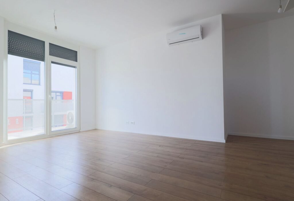 Apartament 2 camere direct de la dezvoltator. Fara agentie. Comision 0 De vânzare Apartament 2 camere direct de la dezvoltator. Fara agentie. Comision 0 în zona UTA 2 camere 1 dormitor Arad 8