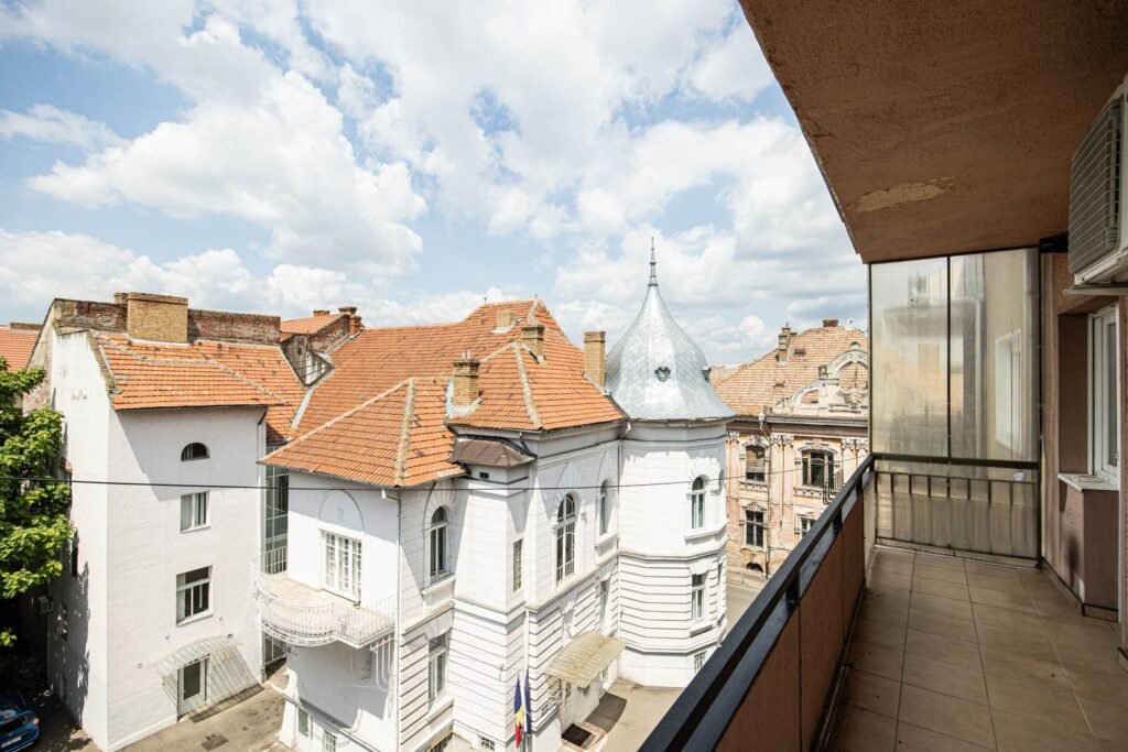 De vânzare Apartament ultrafinisat cu 2 camere decomandat pe Closca Comision 0 în zona Central 2 camere 1 dormitor Arad 1