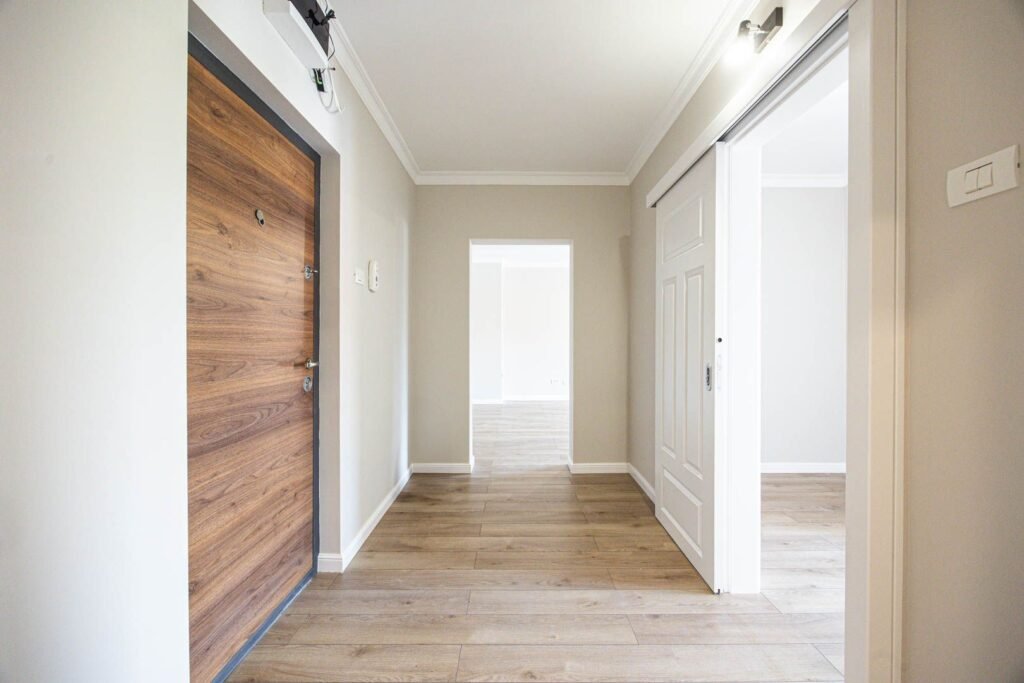 De vânzare Apartament ultrafinisat cu 2 camere decomandat pe Closca Comision 0 în zona Central 2 camere 1 dormitor Arad 2