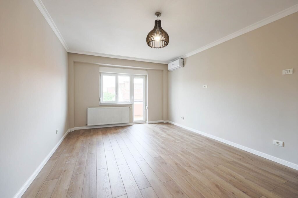 De vânzare Apartament ultrafinisat cu 2 camere decomandat pe Closca Comision 0 în zona Central 2 camere 1 dormitor Arad 3