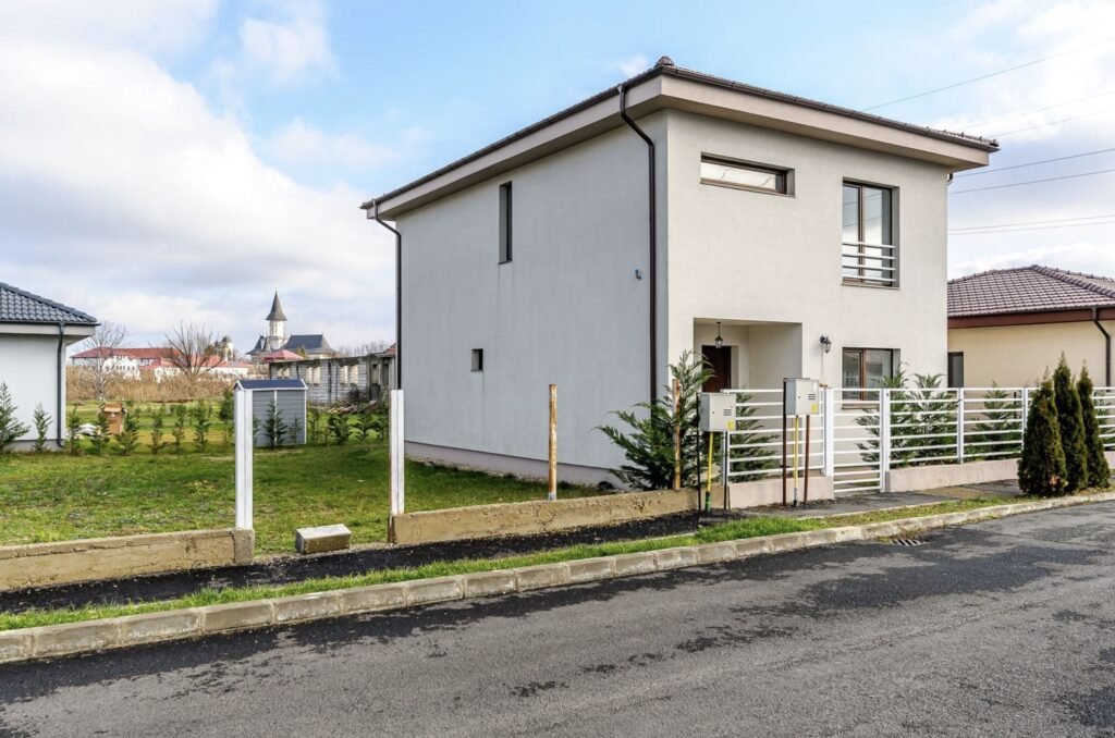 Casă de vânzare modernă și spațioasă – Comision 0%! De vânzare Casă de vânzare modernă și spațioasă – Comision 0%! în zona Gai 4 camere 3 dormitoare Arad 1