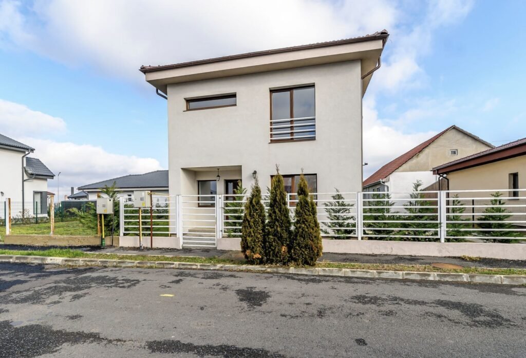 Casă de vânzare modernă și spațioasă – Comision 0%! De vânzare Casă de vânzare modernă și spațioasă – Comision 0%! în zona Gai 4 camere 3 dormitoare Arad 2