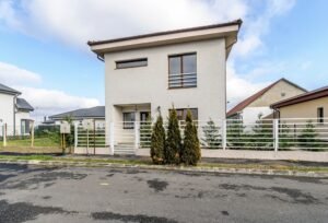 Casă de vânzare modernă și spațioasă – Comision 0%! De vânzare Casă de vânzare modernă și spațioasă – Comision 0%! în zona Gai 4 camere 3 dormitoare Arad 2