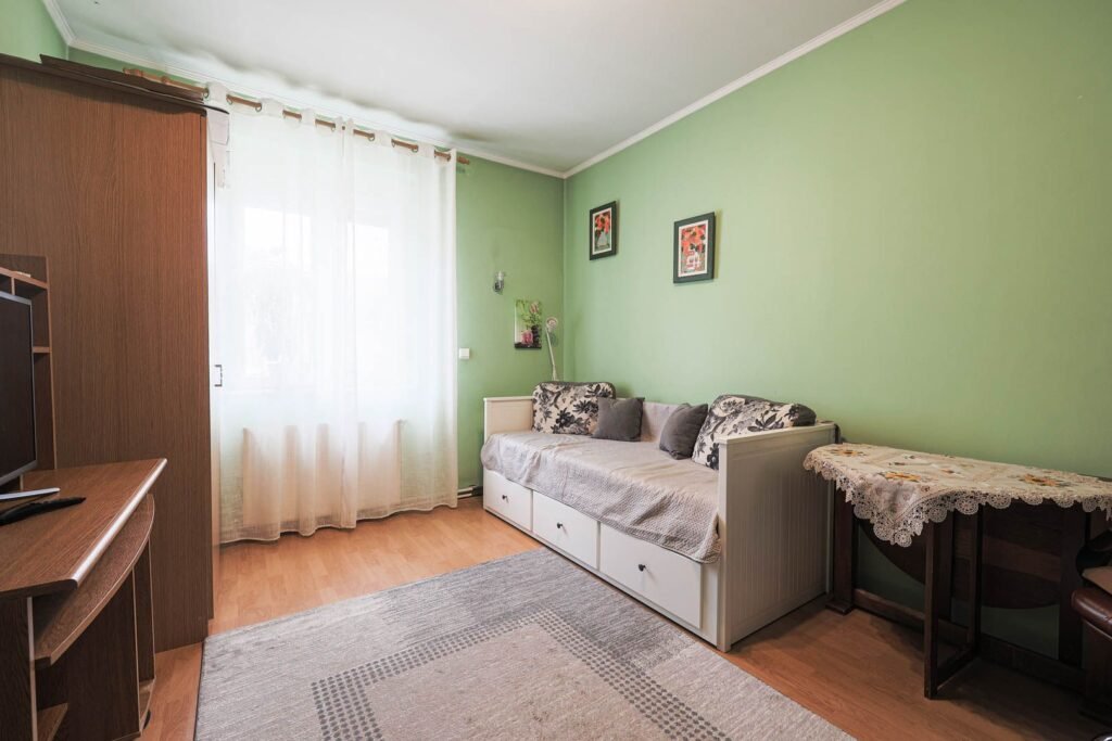 De vânzare Casă spațioasă cu 4 dormitoare în Nădlac – gata de mutare! în zona Central 4 camere 4 dormitoare Arad 1