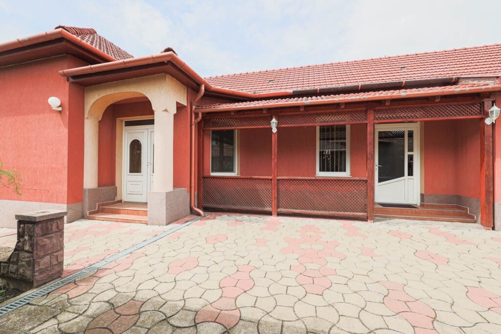 De vânzare Casă spațioasă cu 4 dormitoare în Nădlac – gata de mutare! în zona Central 4 camere 4 dormitoare Arad 1