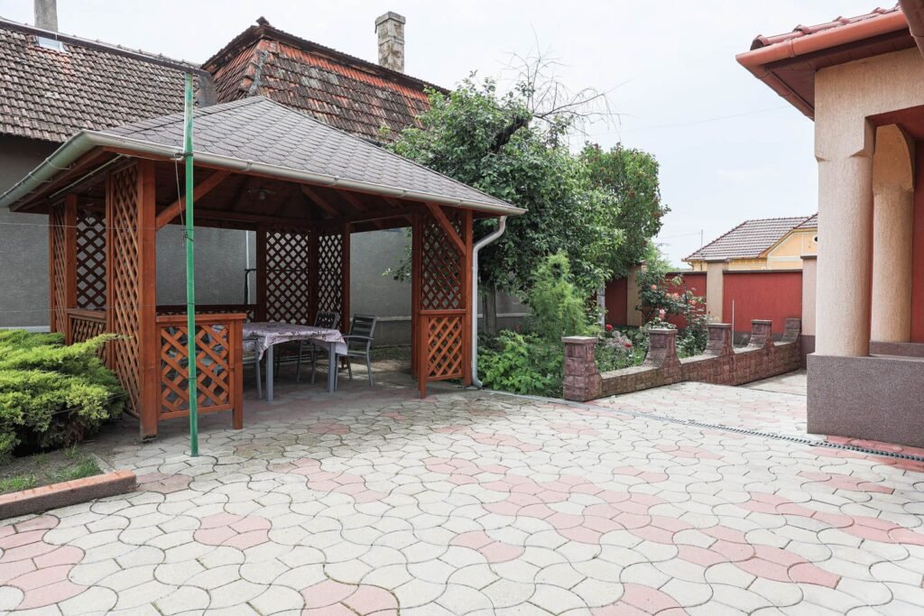 De vânzare Casă spațioasă cu 4 dormitoare în Nădlac – gata de mutare! în zona Central 4 camere 4 dormitoare Arad 2