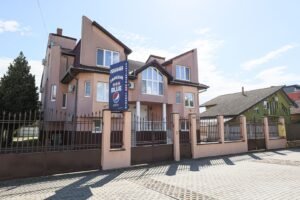 Flexibilitate într-o locație cheie, ideală pt hotel, cămin, clinică. De vânzare Flexibilitate într-o locație cheie, ideală pt hotel, cămin, clinică. în zona Micalaca 14 camere 13 dormitoare Arad 1