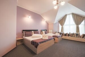 Flexibilitate într-o locație cheie, ideală pt hotel, cămin, clinică. De vânzare Flexibilitate într-o locație cheie, ideală pt hotel, cămin, clinică. în zona Micalaca 14 camere 13 dormitoare Arad 16