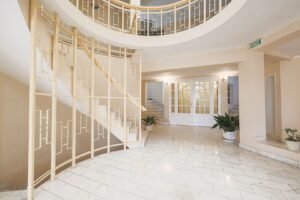 Flexibilitate într-o locație cheie, ideală pt hotel, cămin, clinică. De vânzare Flexibilitate într-o locație cheie, ideală pt hotel, cămin, clinică. în zona Micalaca 14 camere 13 dormitoare Arad 3
