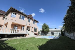 Flexibilitate într-o locație cheie, ideală pt hotel, cămin, clinică. De vânzare Flexibilitate într-o locație cheie, ideală pt hotel, cămin, clinică. în zona Micalaca 14 camere 13 dormitoare Arad 5