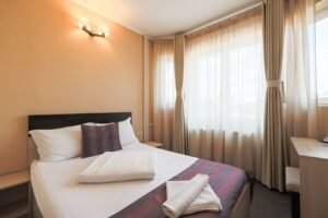 Flexibilitate într-o locație cheie, ideală pt hotel, cămin, clinică. De vânzare Flexibilitate într-o locație cheie, ideală pt hotel, cămin, clinică. în zona Micalaca 14 camere 13 dormitoare Arad 8