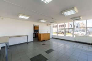 De închiriat Hală industrială ideală pentru producție sau showroom în Arad în zona Gradiste 2 camere Arad 8