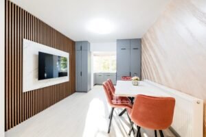 Locuință renovată cu bun gust, 2 dormitoare, etajul 1. Aurel Vlaicu De vânzare Locuință renovată cu bun gust, 2 dormitoare, etajul 1. Aurel Vlaicu în zona Aurel Vlaicu 2 camere 2 dormitoare Arad 1