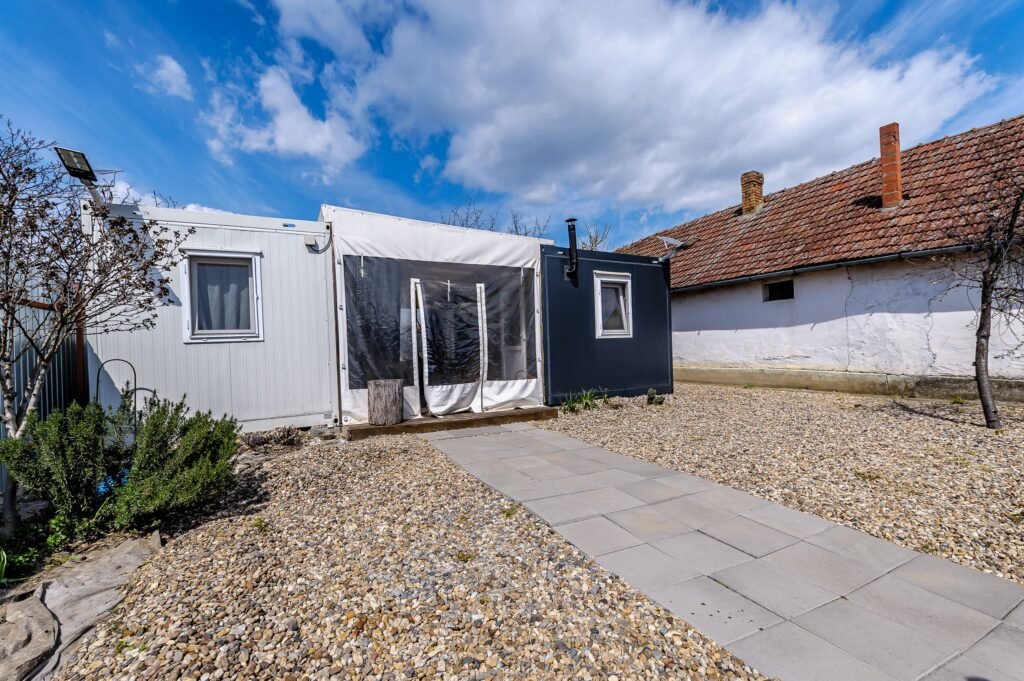 De vânzare PRET NOU! Casa – tip container – Teren 1987 mp – Turnu – COMISION 0% în zona Arad 3 camere Arad 1