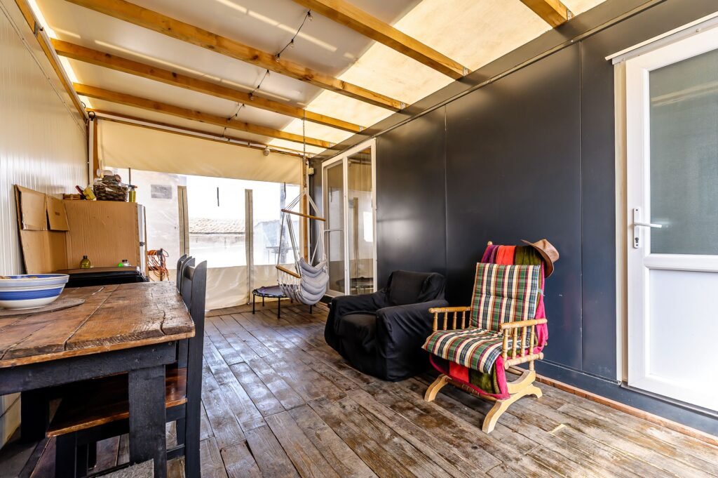 De vânzare PRET NOU! Casa – tip container – Teren 1987 mp – Turnu – COMISION 0% în zona Arad 3 camere Arad 1