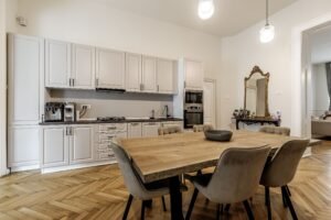 De vânzare PROPRIETATE REZERVATĂ Apartament premium cu 3 camere Ultracentral în zona Ultracentral 3 camere 2 dormitoare Arad 2