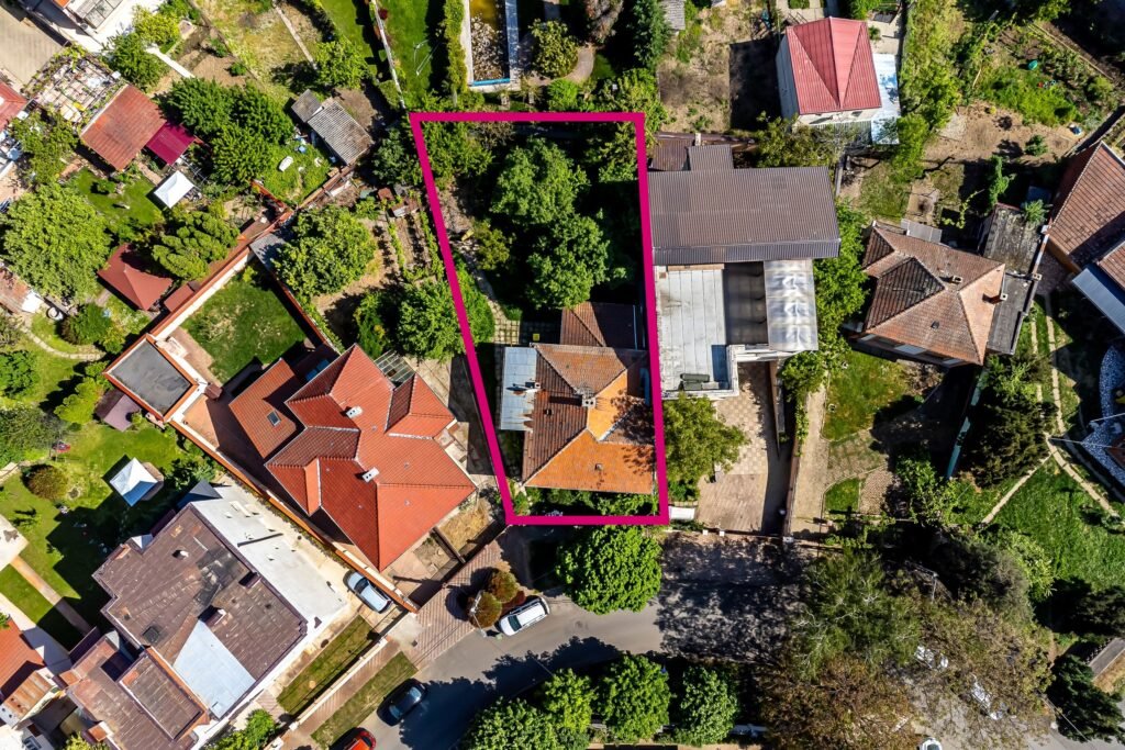 Proprietate rară în zona de lux a Aradului De vânzare Proprietate rară în zona de lux a Aradului în zona Romanilor 4 camere Arad 4