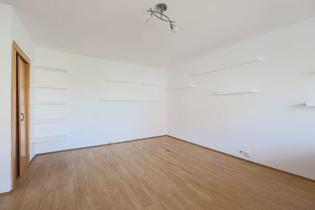 De vânzare Rezervat! Apartament cu 2 camere (living + dormitor) în Cartierul Alfa în zona Alfa 2 camere 1 dormitor Arad 3