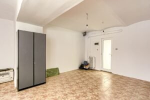 Spatiu comercial de închiriat – 210 mp – Ultracentral – COMISION 0% De închiriat Spatiu comercial de închiriat – 210 mp – Ultracentral – COMISION 0% în zona Ultracentral 3 camere Arad 5
