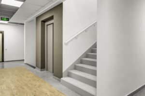 Un apartament cu 3 camere , ca o pânză albă. Tu ești artistul! De vânzare Un apartament cu 3 camere , ca o pânză albă. Tu ești artistul! în zona UTA 3 camere 2 dormitoare Arad 7