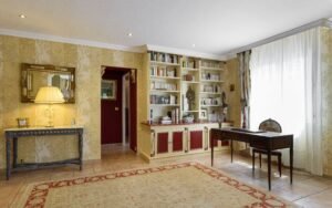 De vânzare Vila fermecătoare la 10 minute de Cannes în zona Arad 7 camere 5 dormitoare Arad 3