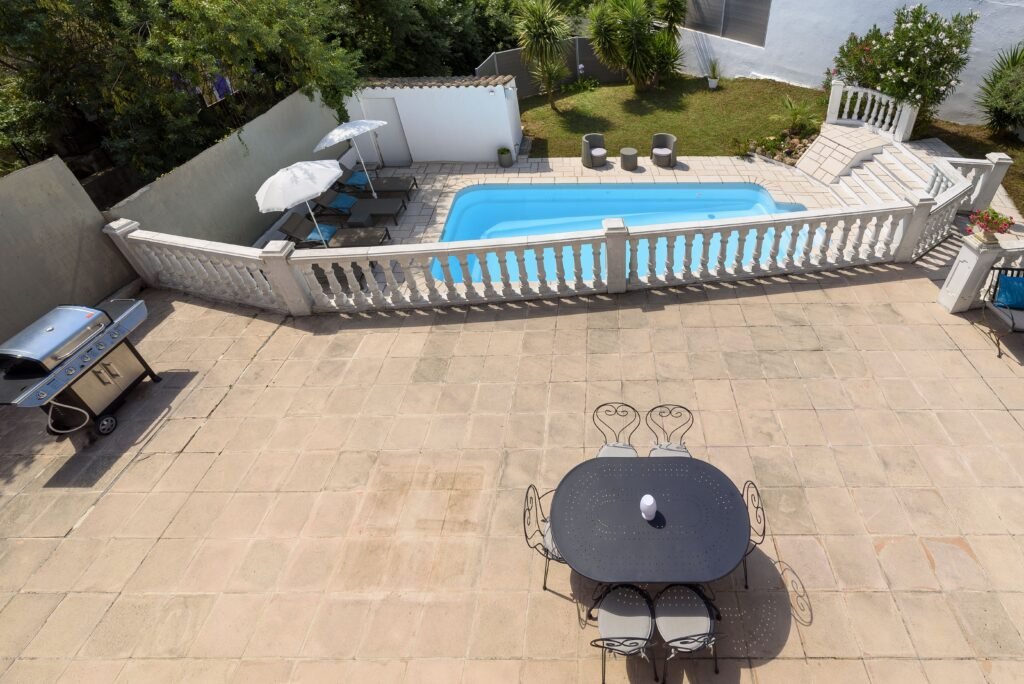 De vânzare Vila fermecătoare la 10 minute de Cannes în zona Arad 7 camere 5 dormitoare Arad 7