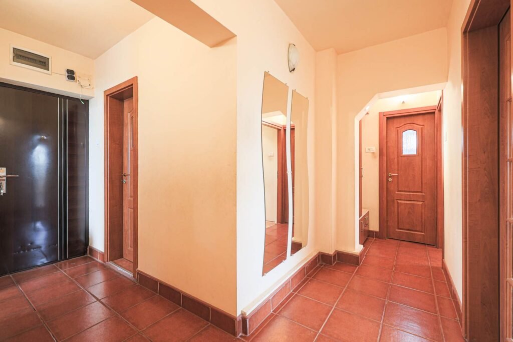 Ap. decomandat cu 3 camere, spațios și luminos, Micalaca, Zona 100 De vânzare Ap. decomandat cu 3 camere, spațios și luminos, Micalaca, Zona 100 în zona Micalaca 3 camere 2 dormitoare Arad 7