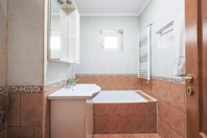 Ap. decomandat cu 3 camere, spațios și luminos, Micalaca, Zona 100 De vânzare Ap. decomandat cu 3 camere, spațios și luminos, Micalaca, Zona 100 în zona Micalaca 3 camere 2 dormitoare Arad 9