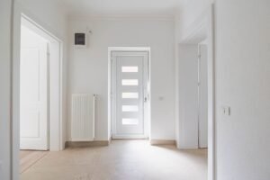 Apartament 2 camere renovat complet – str. Mărășești De vânzare Apartament 2 camere renovat complet – str. Mărășești în zona Central 2 camere 1 dormitor Arad 1