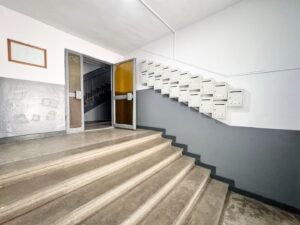 Apartament decomandat, etaj 1 cu balcon, Calea Iuliu Maniu. De închiriat Apartament decomandat, etaj 1 cu balcon, Calea Iuliu Maniu. în zona Podgoria 3 camere 2 dormitoare Arad 9