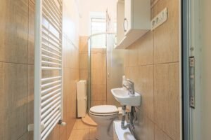 Apartament ideal pentru tineri, în Piața Catedralei, Arad. De vânzare Apartament ideal pentru tineri, în Piața Catedralei, Arad. în zona Central 2 camere 1 dormitor Arad 9