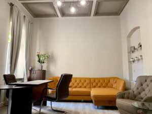 Birou ultracentral, pe Revoluției cu acces direct De vânzare Birou ultracentral, pe Revoluției cu acces direct în zona Ultracentral 1 camera Arad 1