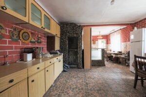 Casă cu potențial comercial,  lângă Spitalul Județean Arad. De vânzare Casă cu potențial comercial,  lângă Spitalul Județean Arad. în zona Parneava 5 camere 3 dormitoare Arad 14