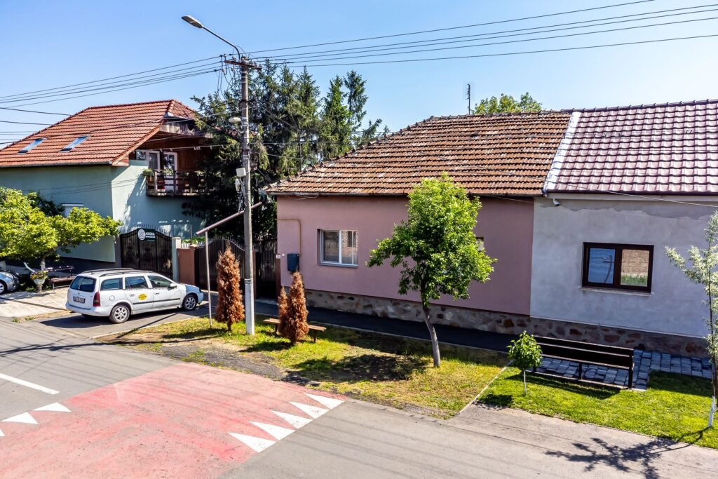 De vânzare Casă individuală cu grădină și acces auto,  Aradul Nou, Str. Molidului în zona Aradul Nou 4 camere 2 dormitoare Arad 1