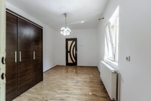 De vânzare Casă individuală cu grădină și acces auto,  Aradul Nou, Str. Molidului în zona Aradul Nou 4 camere 2 dormitoare Arad 8