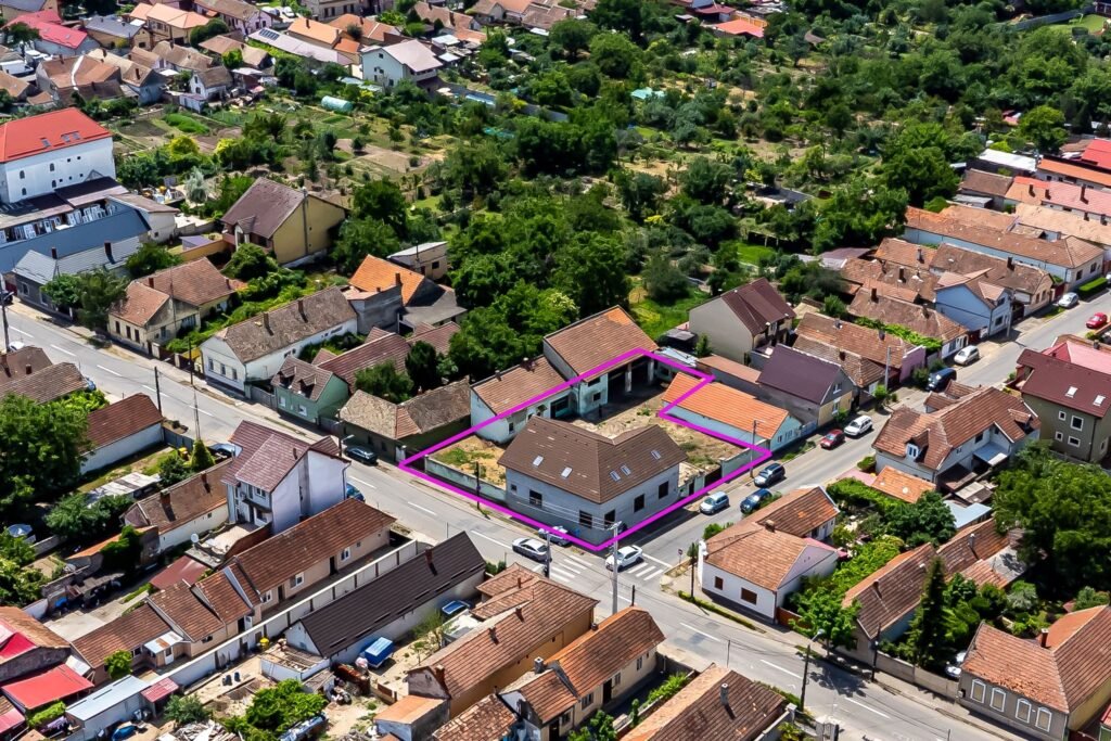 Casă spațioasă pentru familie mare. Curte generoasă, zonă accesibilă! De vânzare Casă spațioasă pentru familie mare. Curte generoasă, zonă accesibilă! în zona Aradul Nou 5 camere Arad 1