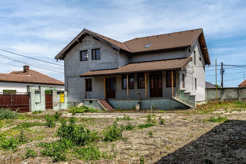 Casă spațioasă pentru familie mare. Curte generoasă, zonă accesibilă! De vânzare Casă spațioasă pentru familie mare. Curte generoasă, zonă accesibilă! în zona Aradul Nou 5 camere Arad 5