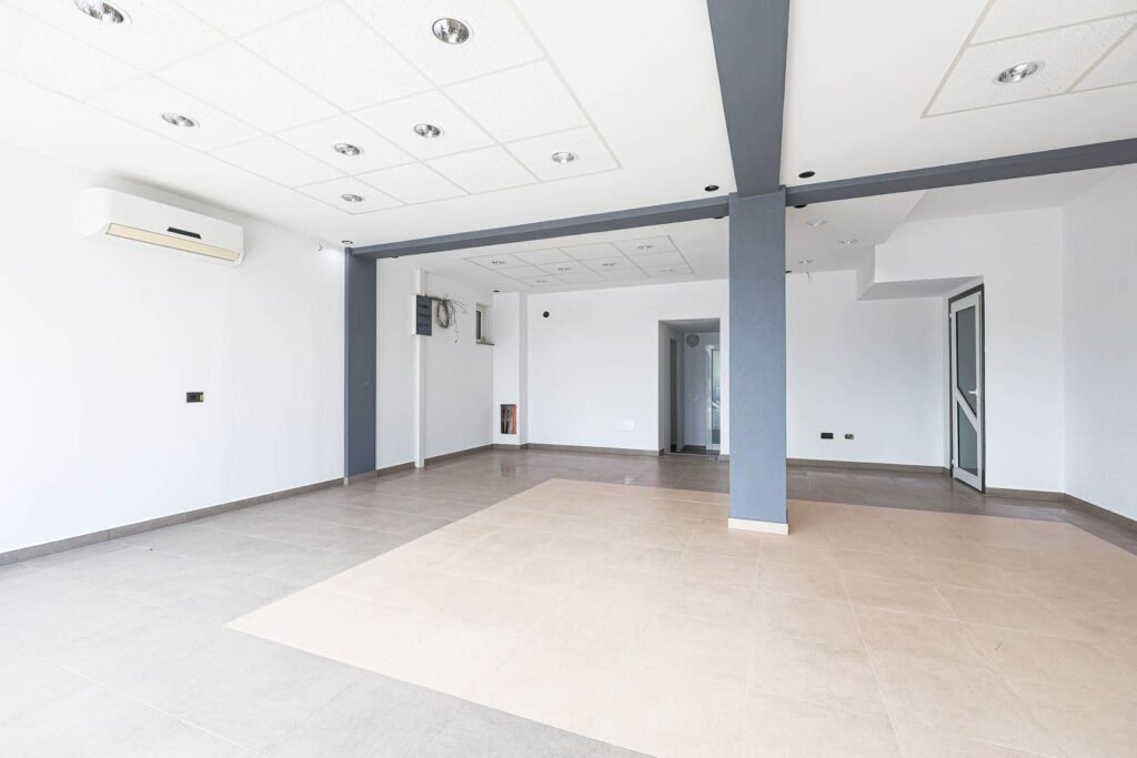 De închiriat De închiriat spațiu comercial 85 mp în Grădiște – cu vitrină stradală în zona Gradiste 2 camere Arad 1